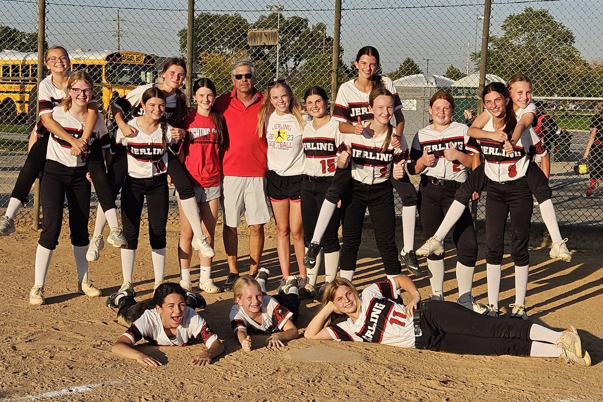 Girls22The's tweet photo. Our softball season has come to an end. They never gave up (4-2 loss against Grissom...I think we scared them a bit).  Great job, Jerling Jayhawks!  @ProrokLeads @JerlingJayhawks @OSD135 https://t.co/EDkOB81UDG