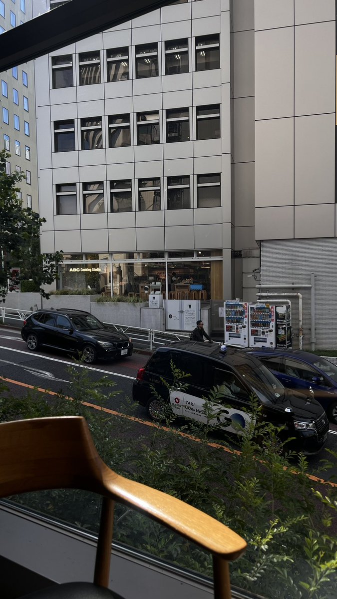 natumare_'s tweet photo. 【朝起きるのが苦手な人へ】
気圧乱れ：★★☆☆☆
最高気温：26℃／18℃

今日は比較的落ち着いた気圧で、夜から明日にかけてが低気圧となる日です。
ここ連日朝は起きやすかったですが明日はそうも行かないので、今夜��早めに休むのがうまく行くコツです。
今日も素敵な一日になりますように。 https://t.co/eFfLXxa5EJ