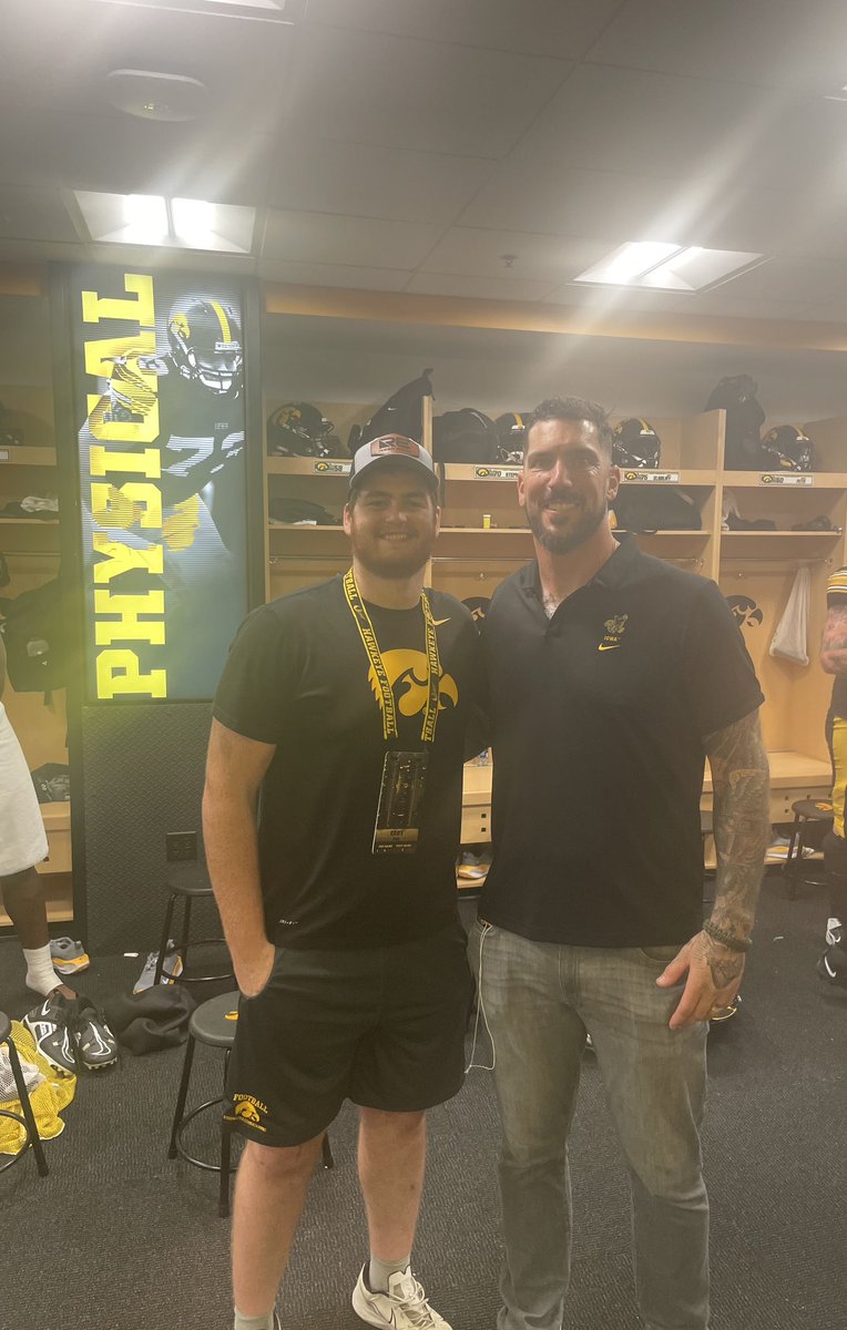 A former Buccaneer and Hawkeye  legend Robert Gallery with current Buccaneer and Future Hawkeye <a href="/CODYFOX94/">Cody Fox</a>
East Buchanan football proud