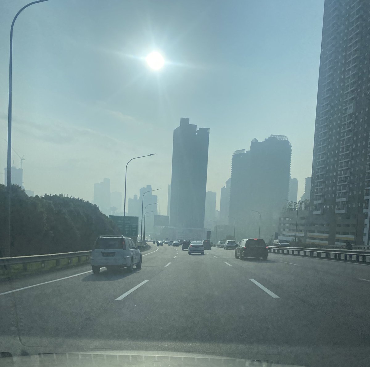 rahimah501's tweet photo. Jerebu di Jalan Duta. https://t.co/xIREtk8JSY