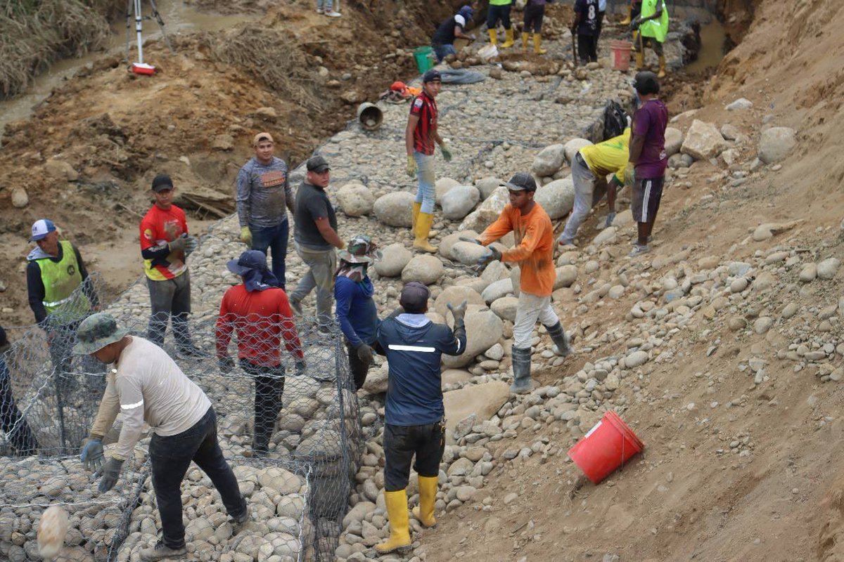 Larry_vite's tweet photo. BARRIO MI ROSITA

¡Avanzan los trabajos de prevención invernal que venimos ejecutando!

#PrevenciónInvernal #FenómenoDeElNiño 

En la Cdla. Mi Rosita se continúa trabajando en la construcción del muro de gaviones y hormigón armado que beneficiará a todas las familias de este https://t.co/YKEsu2tKWa