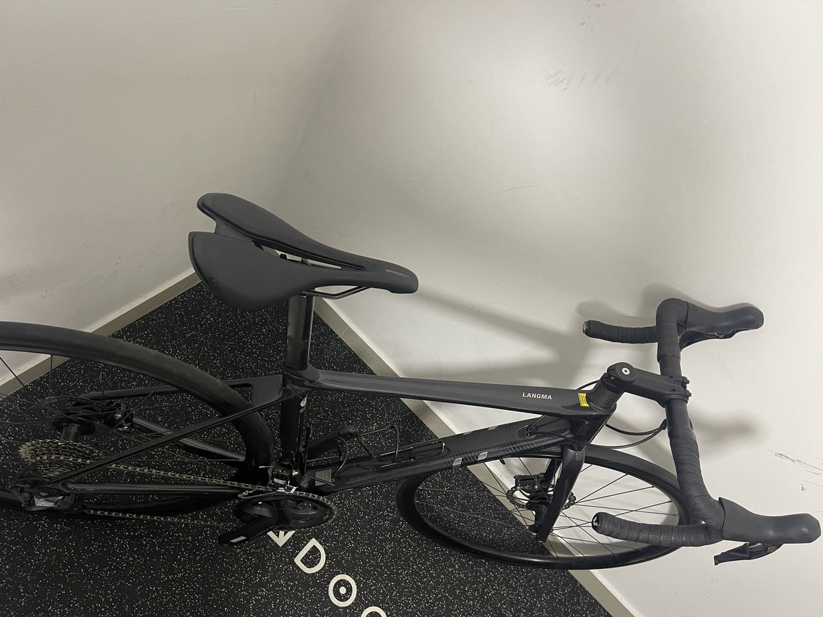 TaticaBernal's tweet photo. Se vende bici 🚴🏻‍♀️ de ruta de carbono usada en muy buen estado😊
Marca LIV - modelo Langma - Talla S
Más info al DM #bicicleta #bicideruta #venta #Bogotá https://t.co/HsbLclYHN6