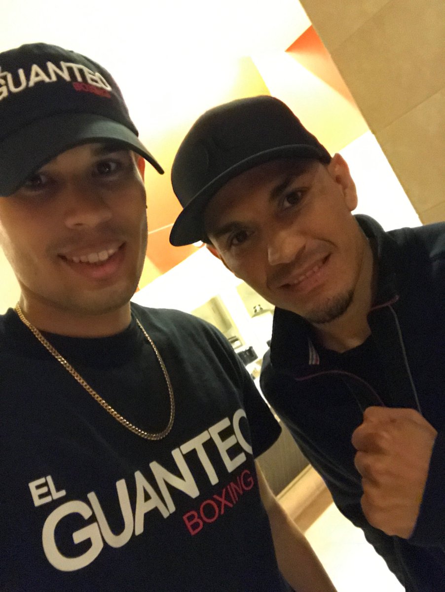 EricAIexander's tweet photo. Este soy yo, 6 años atrás cuando comencé a crear contenido y viaje a Las Vegas para #CaneloGGG. En aquel entonces no tenia la más mínima idea de lo que hacía, pero tenia claro a dónde quería llegar.
Si tú también sueñas con llegar lejos ¡Ánimo! Yo puedo dar fe de que se puede. https://t.co/8bh1ms4xa5