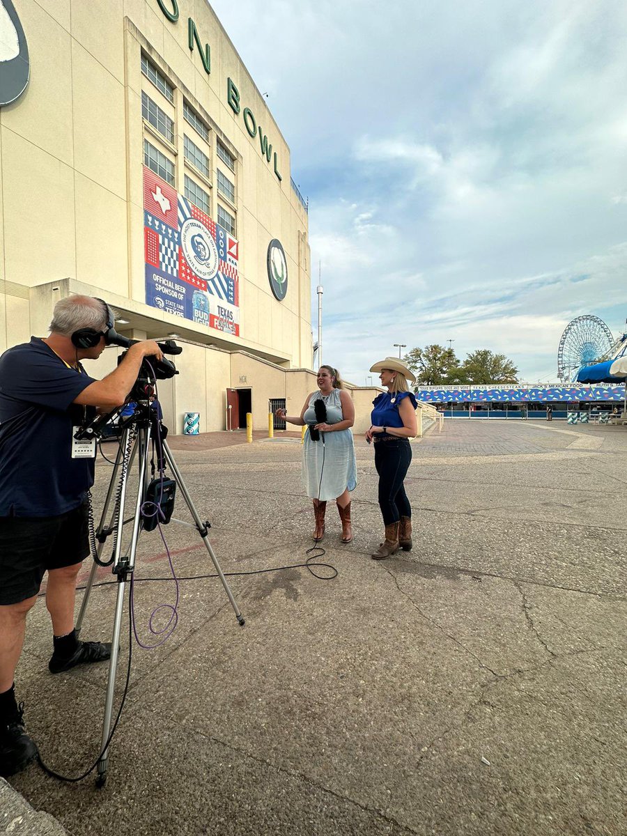 BigTexNews's tweet photo. More behind-the-scenes action at the @StateFairOfTX.🤠 https://t.co/cZt5X1VW1k