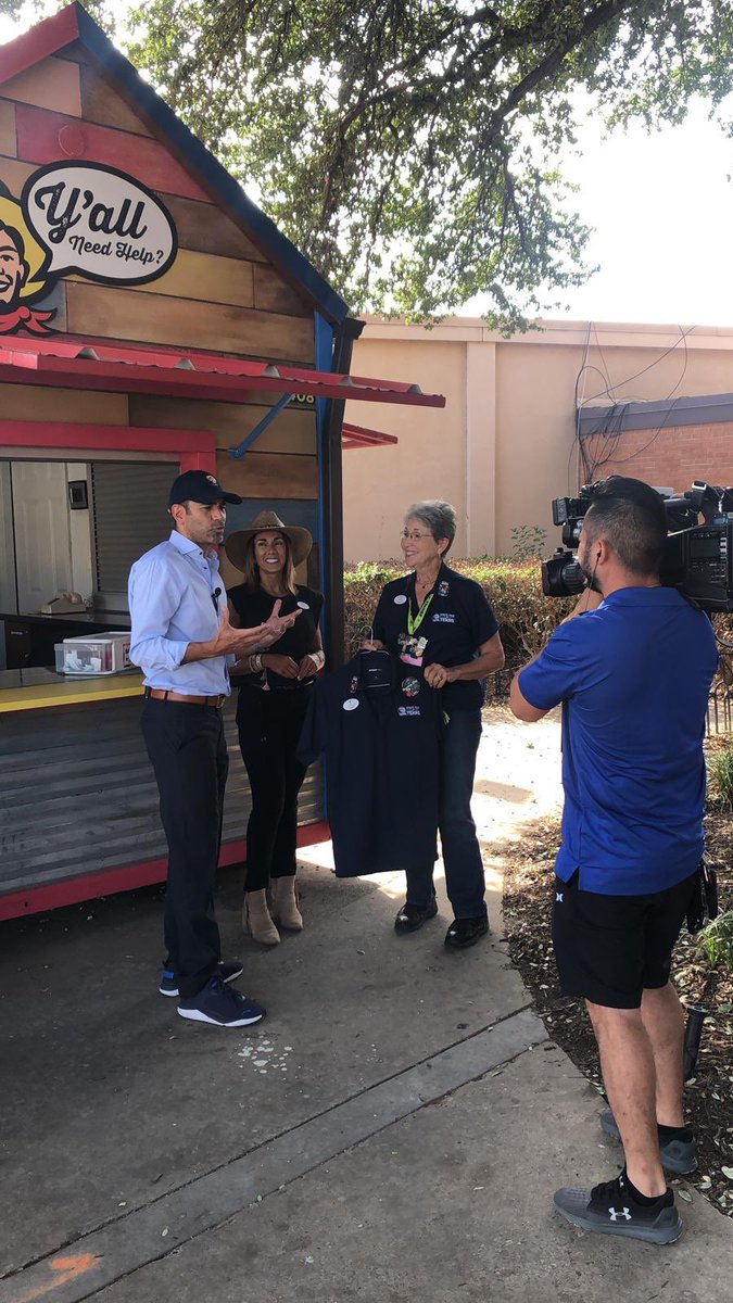 BigTexNews's tweet photo. More behind-the-scenes action at the @StateFairOfTX.🤠 https://t.co/cZt5X1VW1k