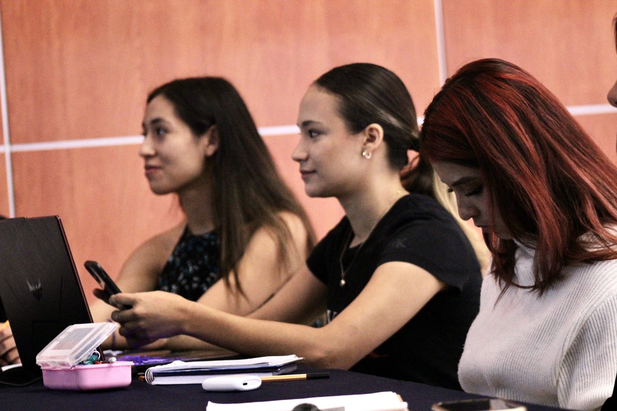 caeqroac's tweet photo. Tuvimos la presentación “Accesibilidad Universal”, trabajo realizado para la escuela Secundaria Técnica Quetzalatl, por parte de los jóvenes del departamento de Servicio Social, asesorado por el @QroInmupred y el @caeqroac. https://t.co/u0ACykgI3d