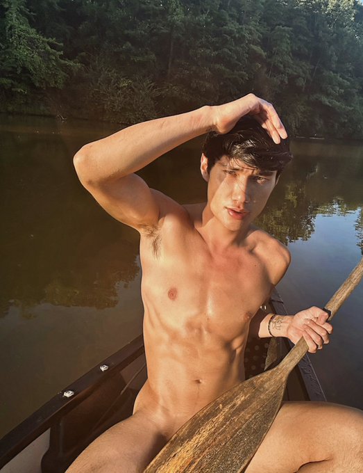 Lake house slut https://t.co/E6iIyb2d68