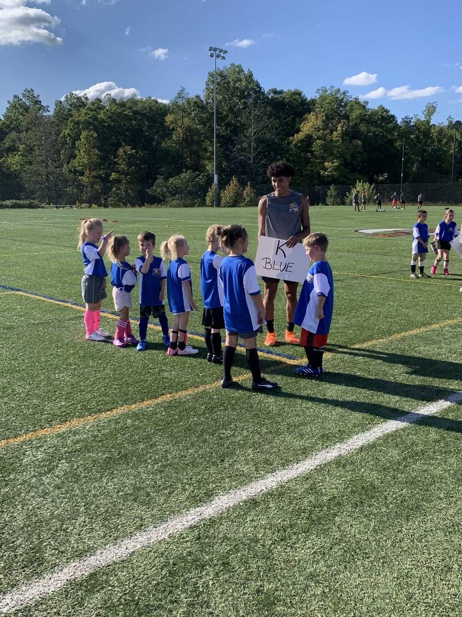 GPHSSoccer's tweet photo. 𝐆𝐚𝐭𝐥𝐢𝐧𝐛𝐮𝐫𝐠 𝐒𝐨𝐜𝐜𝐞𝐫 𝐀𝐜𝐚𝐝𝐞𝐦𝐲 𝐍𝐢𝐠𝐡𝐭 #1
Proud of our players for their effort in making our 1st night of free soccer a success! We are proud to give back to the community that has given us so much.
#GPPride 
@RockyTopSports1 
@GatlinburgCity https://t.co/puoLPZsUVF