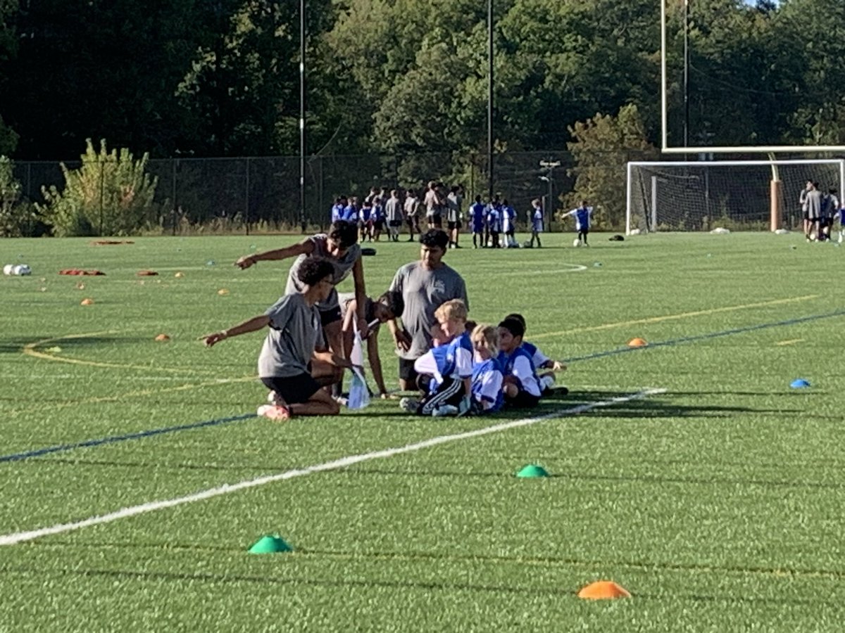 GPHSSoccer's tweet photo. 𝐆𝐚𝐭𝐥𝐢𝐧𝐛𝐮𝐫𝐠 𝐒𝐨𝐜𝐜𝐞𝐫 𝐀𝐜𝐚𝐝𝐞𝐦𝐲 𝐍𝐢𝐠𝐡𝐭 #1
Proud of our players for their effort in making our 1st night of free soccer a success! We are proud to give back to the community that has given us so much.
#GPPride 
@RockyTopSports1 
@GatlinburgCity https://t.co/puoLPZsUVF