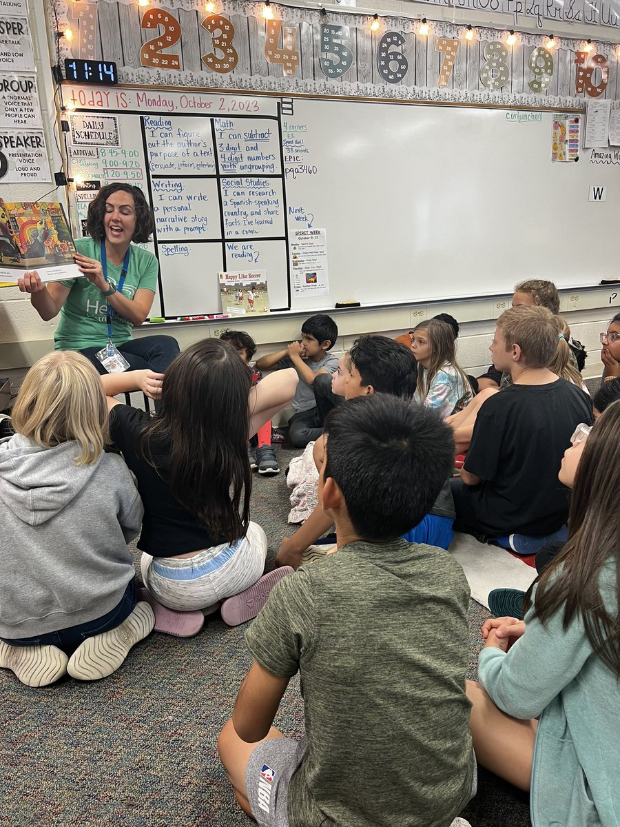 debbi_williams1's tweet photo. We loved having Ms. Adrienne from the Herrick District Library North Branch visit our class today! The @SheldonWoodsWO 4th grade is so excited to kick off the North Branch Writing Project with her! #changesings #writing #Librariansarethebest https://t.co/wEBQLDVPJJ