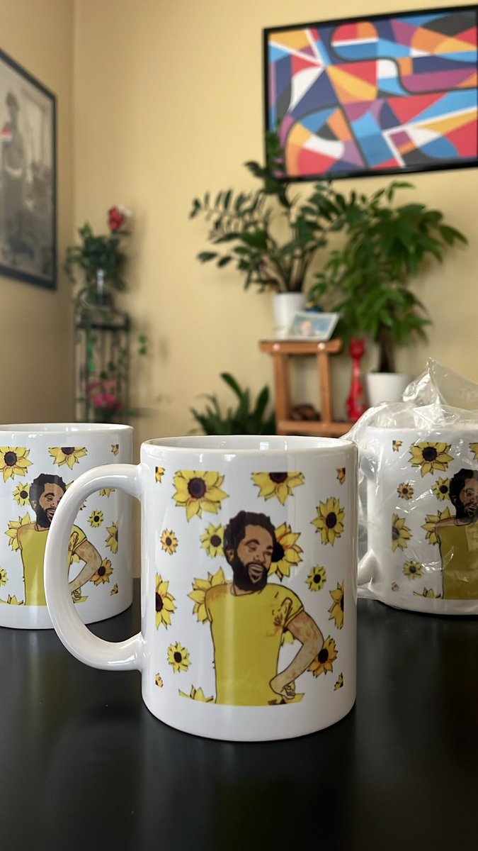 cuurlzzz's tweet photo. selling roy ayers mugs for the holidays!
DM me 4 purchase! $20 includes shipping (international sales +++ a bit more) 

☀️☕️🎁✈️📭 https://t.co/MEAycBjdG4