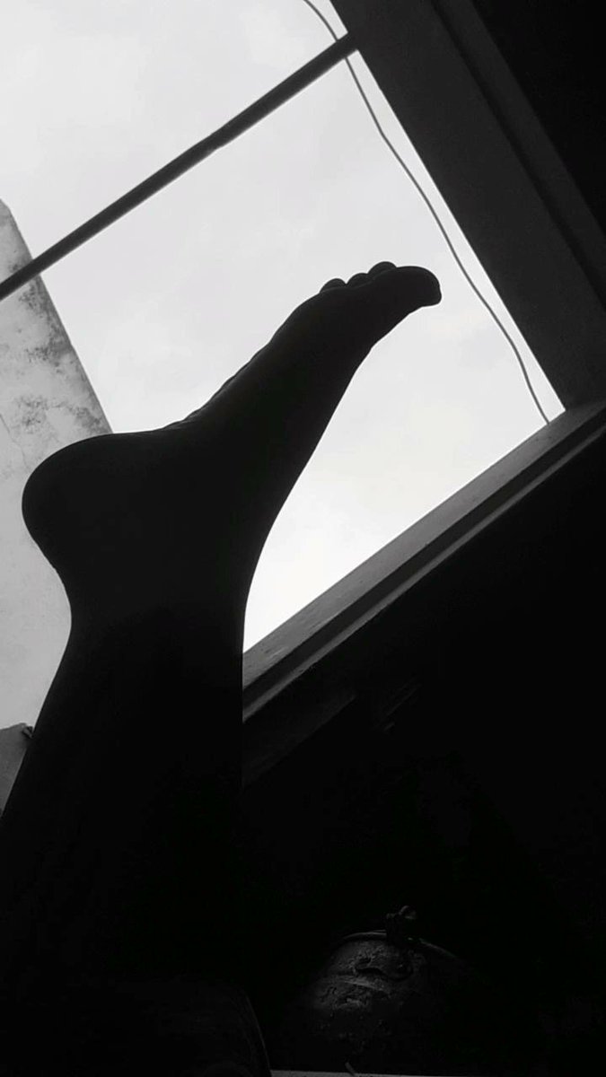 xess01's tweet photo. Good ningth🖤🪄
#feetfethish #feetcontent #feetfetiche https://t.co/kClXYiBEE5