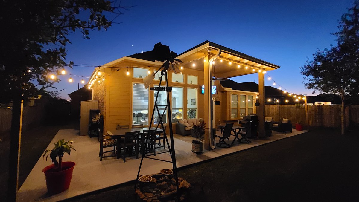 Toups_J's tweet image. Thankfully the FREON will be added to the Houston atmosphere this weekend!!! Highs in the 70's this weekend with lows in the 50's!!! #FREEAC has returned. This summer has been brutally hot. &amp;lt;3 my backyard patio. #tlap