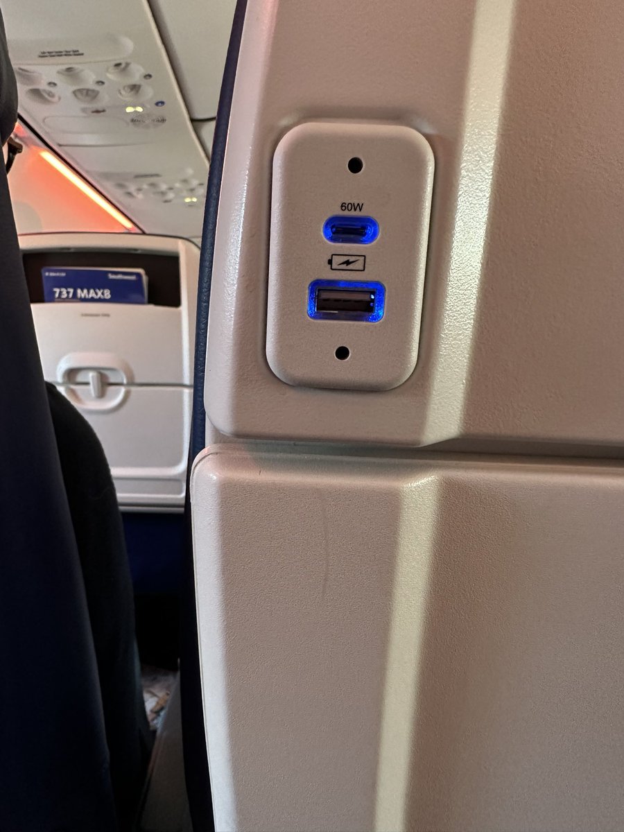 zeteterp's tweet photo. @SouthwestAir  new plane with power outlets!  Great! https://t.co/x5IZ8IvMFg