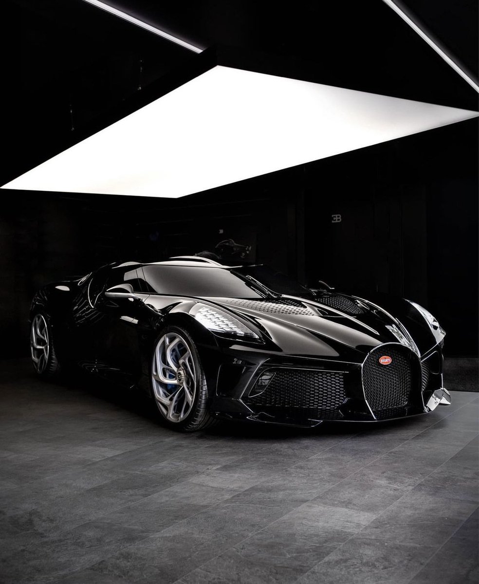 LuxuryCars365's tweet photo. Bugatti La Voiture Noire ♠️ https://t.co/sgW90ARrnm