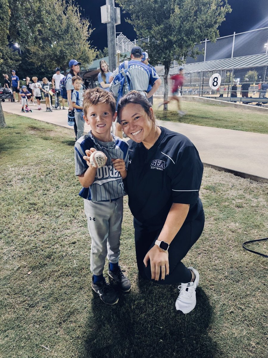 MsLewis38's tweet photo. Monday nights at the ballpark! ⚾️🧢   I loved getting to see this baseball stud in action &amp; he got the game ball while I was in attendance! Go Connor!!! 💙🤍 #myMISD @MinshewColts1 https://t.co/2gNYJNVBiX