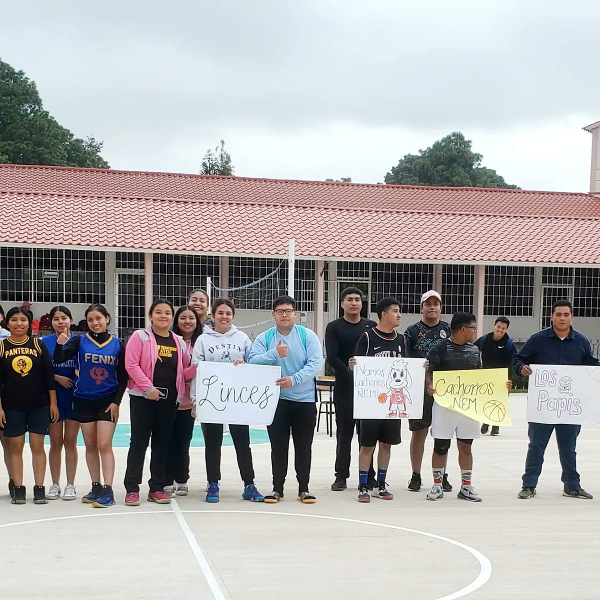 nbjzacatlan's tweet photo. Hoy en la ENBJ se inició el 2er Torneo interno  de Básquetbol ramas femenil y varonil, para fortalecer las actividades deportivas en la comunidad normalista. Éxito a todos los equipos. #yosoybnj #lepieib #Lie #Lepe #LEP #lepipc #leat #basketball  #enbj #torneo #normalistas https://t.co/PhBC1HEzAQ