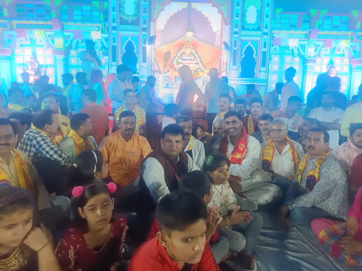 atulpradhansp's tweet photo. देर रात सरधना के #सकौती में आयोजित बाबा खाटू श्या�� जी के जागरण में शामिल हुए ! https://t.co/kUCUaa3P5t