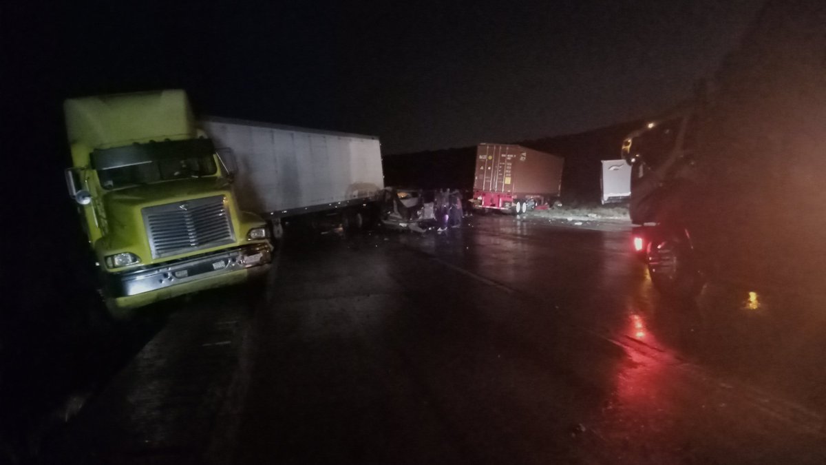 Giova1188's tweet photo. @ralyto @CAPUFE @monitor01221417 Cómo a un kilómetro después del parque industrial de Tepeji dirección Querétaro https://t.co/sj5eySrmL9