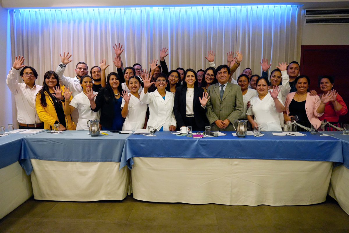 LuisaGonzalezEc's tweet photo. Emotivo encuentro con las representantes de las enfermeras de Ecuador. Nuestro compromiso con el personal de salud es inquebrantable: presupuesto y esfuerzo coordinado serán las claves para revitalizar nuestro sistema de salud público. ¡Agradezco profundamente su apoyo y afecto!

#PorElBienDeTodos
#LuisaPresidenta