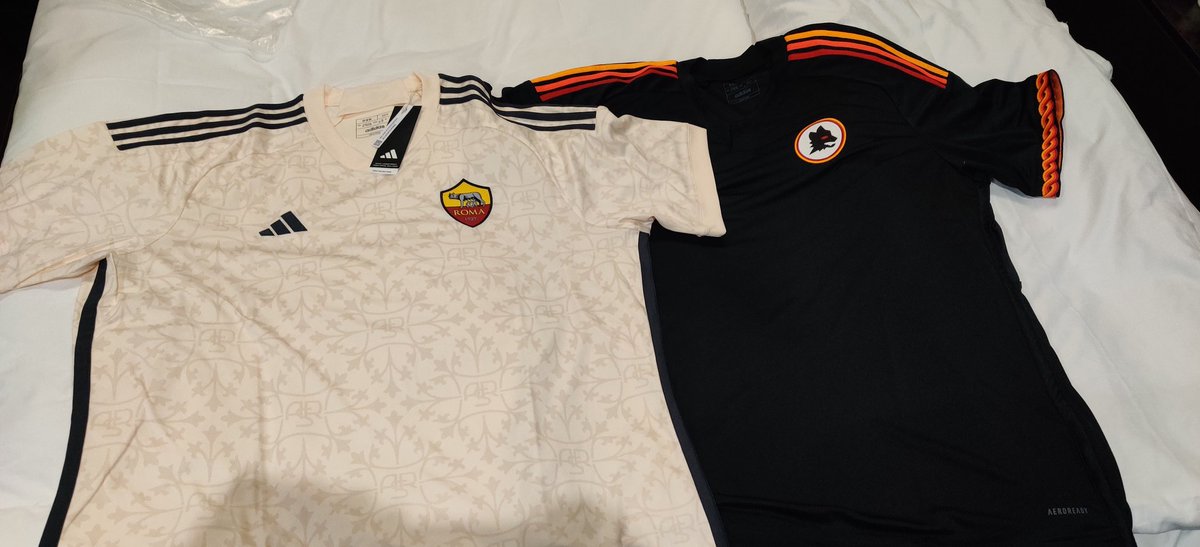 erwinendo's tweet photo. Got bothhh woohoo @ASRomaEN @OfficialASRoma https://t.co/dBrrtxcNDB