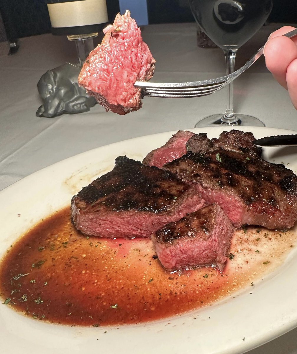 This how you suppose to eat steak 😋