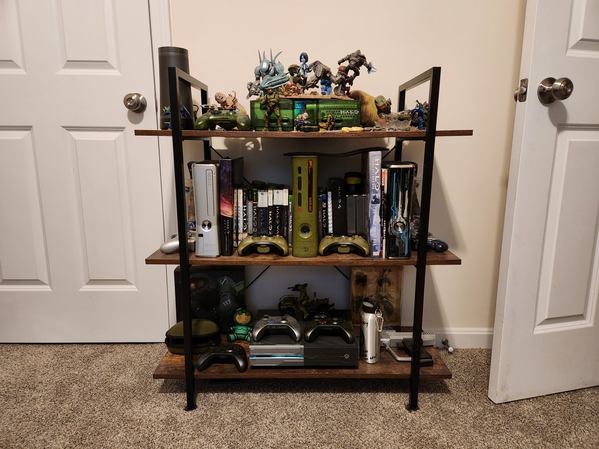 IsolAntagonist's tweet photo. @Halo I may have updated my halo collection, what ya think? https://t.co/V2uktHPWnz