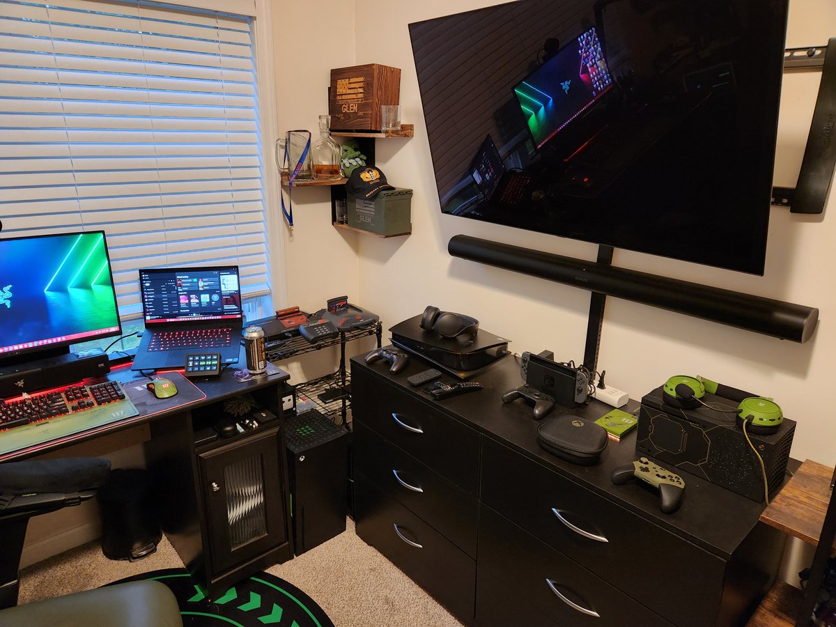 IsolAntagonist's tweet photo. @Halo I may have updated my halo collection, what ya think? https://t.co/V2uktHPWnz