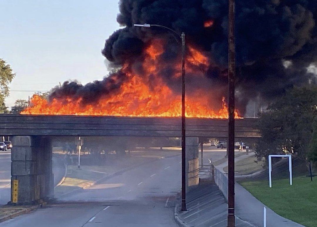 polkandkush's tweet photo. Get you a New Orleans overpass that can do both. https://t.co/asD4BEoY7p