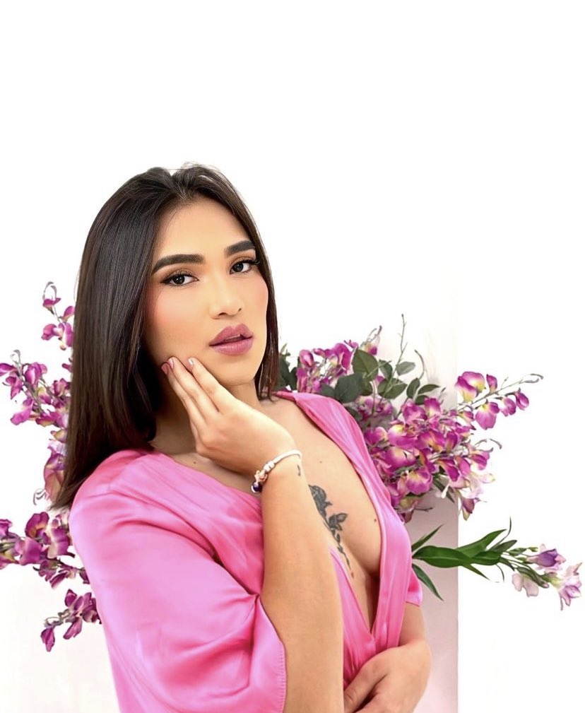 DayannaBula's tweet photo. Me siento hermosa 💗.
#rose #brithay https://t.co/tsWbPwqe3r