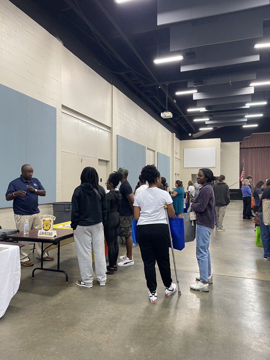 docsrwilliams's tweet photo. The college fair was a successful event! https://t.co/F8V1iQUWZ7