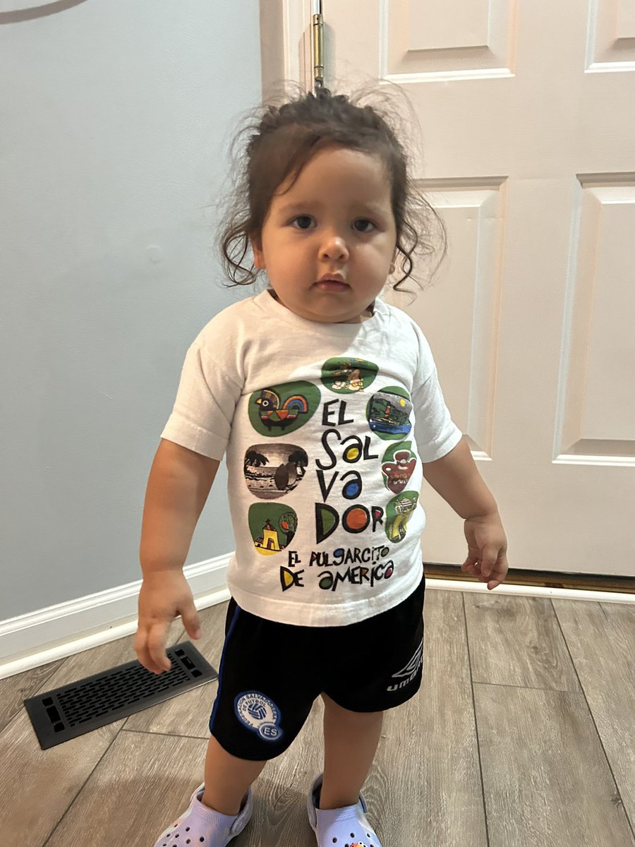 HelloooKeilaa's tweet photo. My girl stay repping 🇸🇻 https://t.co/2qg8sFxynp