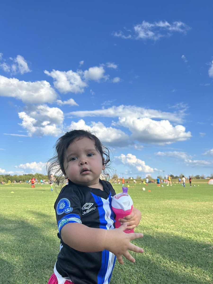 HelloooKeilaa's tweet photo. My girl stay repping 🇸🇻 https://t.co/2qg8sFxynp