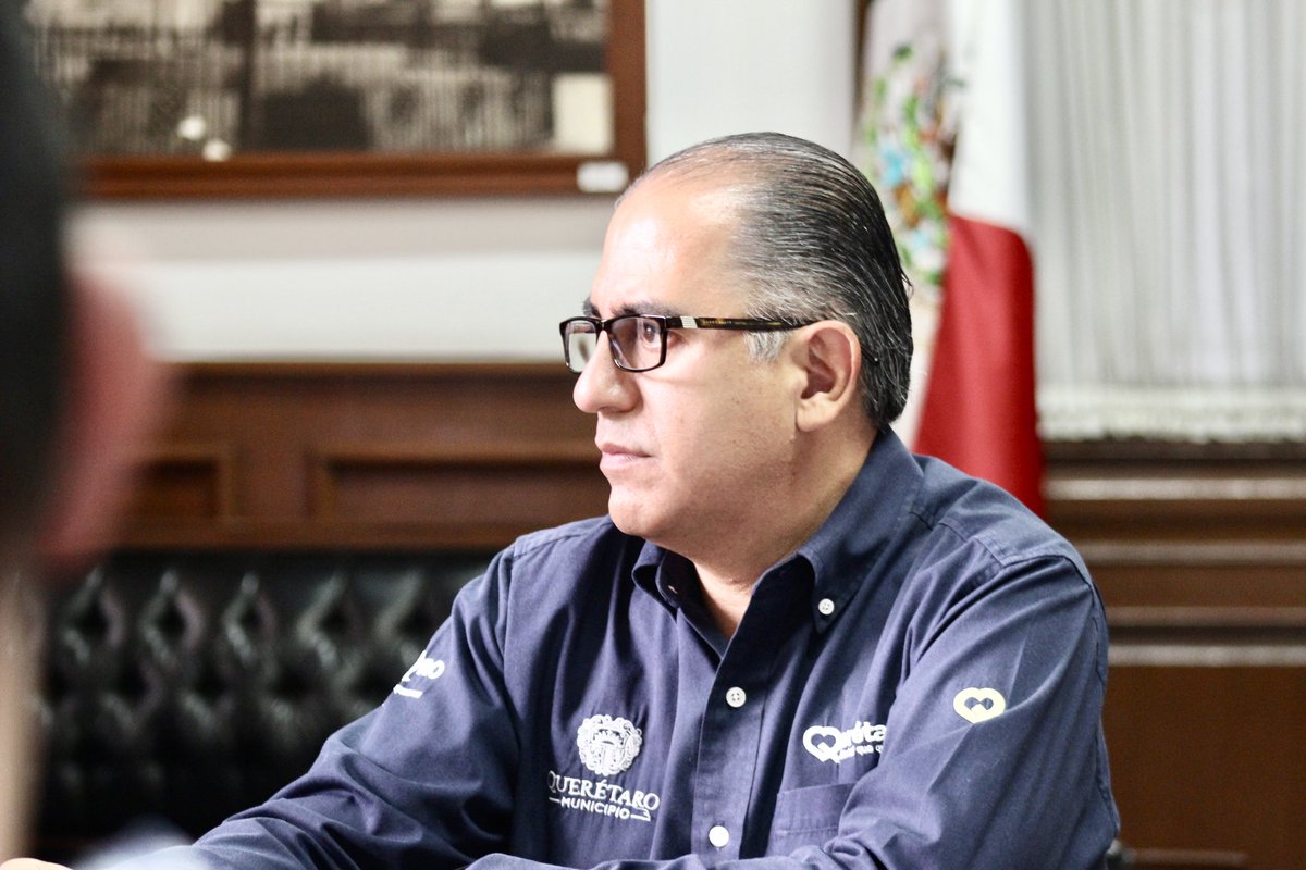 Tuvimos una reunión con el Delegado del Centro Histórico, Octavio Mata, a la cual asistimos integrantes de las gestiones de continuidad que se están realizando con motivo de la restauración de la parroquia de Santiago Apóstol, en el Centro histórico de Querétaro.