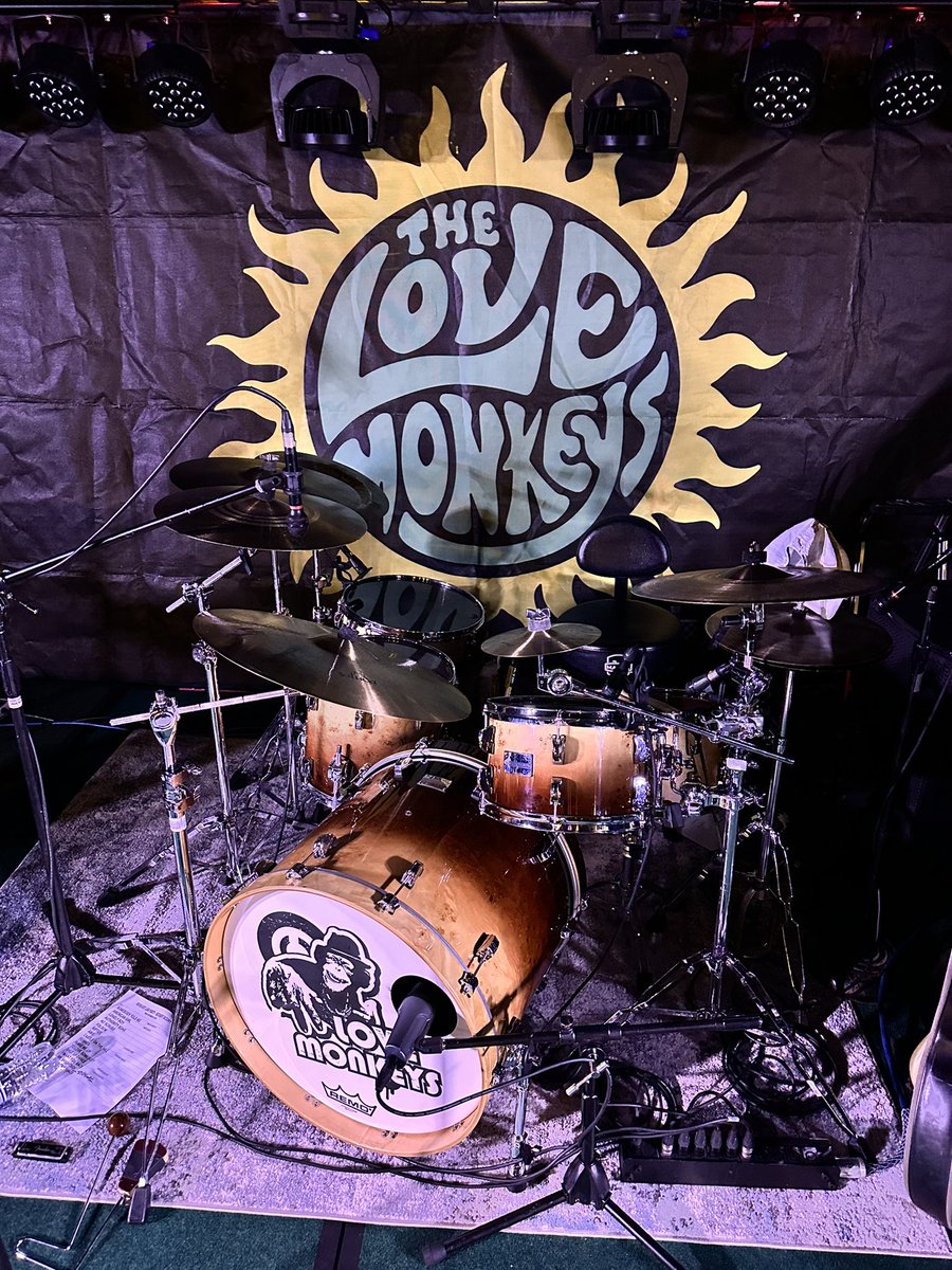 These guys rock, the @thelovemonkeys team always delivers. Sam, Ronnie & Nigel!

#thelovemonkeys #giveitupforthecrew #theymakeithappen #remopercussion #regaltip #oderydrumsbrazil #tocapercussion #saludacymbals #rockandrock