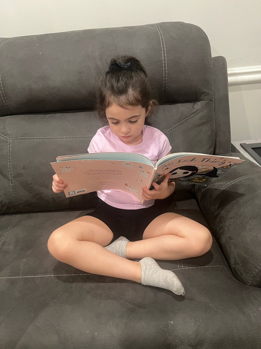 D31BeeHiveSI's tweet photo. 📚👧 Tiny Reader, Big Dreams! 🌟📖 Our Pre-K superstar is taking on the #ReadingChallenge one page at a time. Watch out world, here comes a future bookworm! 🌈📚 #PreKReads @DrJoyAbrams @AP_JelaniMiller @DrMarionWilson @CSD31SI @NYCSchools https://t.co/DWx93aThJn