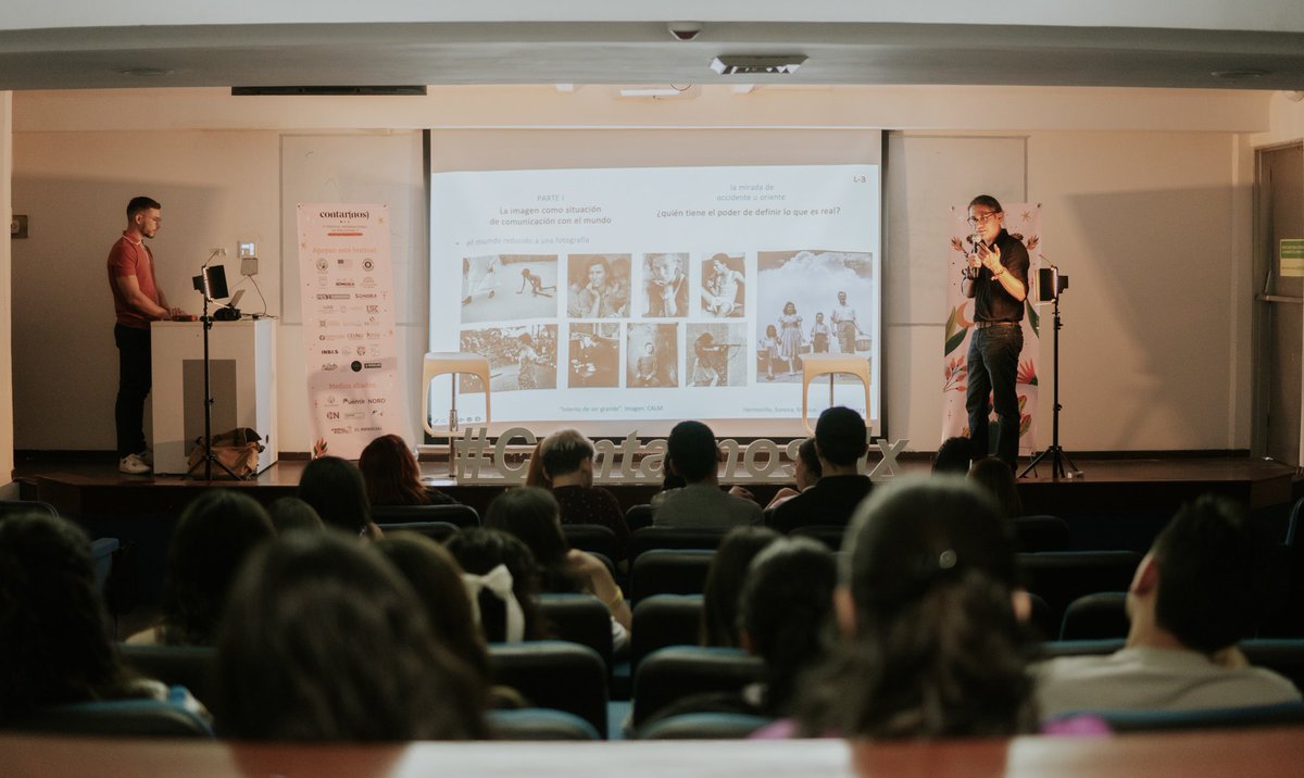 ContarnosMx's tweet photo. 🎓Iniciamos nuestro ciclo de #CharlasUniversitarias hablando de #Fotoperiodismo. 

El fotógrafo documental #CarlosLicón nos hizo viajar por la historia de la imagen hasta llegar al fotoperiodismo hecho desde Sonora.

Gracias al @TECcampusSON por abrir sus puertas al #Contarnos 
y al maestro @gonmurua por su apoyo.

#ContarnosMx 2023