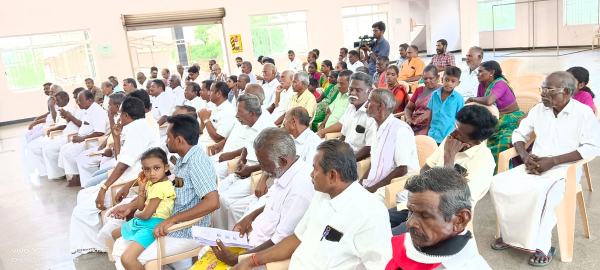 team_kvr's tweet photo. ஈரோடு மாநகர் மாவட்டம், கொடுமுடி ஒன்றியத்திற்கு உட்பட்ட பேரூராட்சிகள் மற்றும் ஊராட்சிகளின் பூத் கமிட்டி ஊழியர்கள் கூட்டம் முன்னாள் பொதுப்பணித்துறை அமைச்சர், ஈரோடு மாநகர் மாவட்ட கழகச் செயலாளர் அண்ணன் திரு.K.V.இராமலிங்கம் அவர்கள் தலைமையில் நடைபெற்றது.
#TeamKVR https://t.co/LvGbuTOWwj