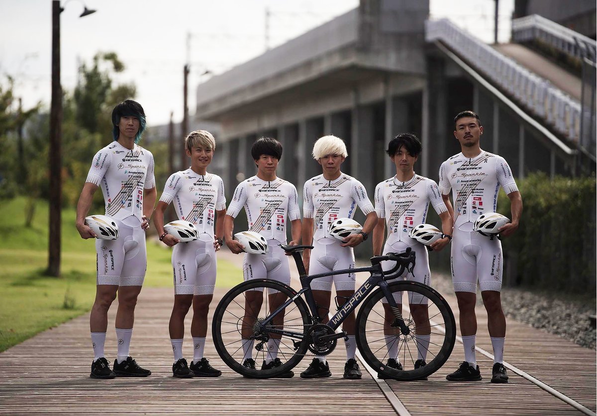 pearlizumi_jp's tweet photo. 【スパークルおおいた オールホワイトのスペシャルジャージ】

プロチームをはじめ、様々なチームやコミュニティーのオリジナルウェアを担当するパールイズミのオーダーウェアのニュ��スにアップしました。

▼記事はこちら
スパークルおおいた オールホワイトのスペシャルジャージ
https://t.co/c1cq1xRomk