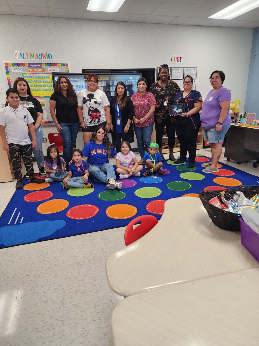 Melymel0421's tweet photo. Teachers, administrators and families work together to revise our family engagement policy and our school compact. 
 #FACECommittee. 
@Aldine_FACE @Vardeman_AISD @Ms_anatoledo  @estebantam @ll_abrams @KandyesJ @Torreskinder https://t.co/XqmxxU8FE4