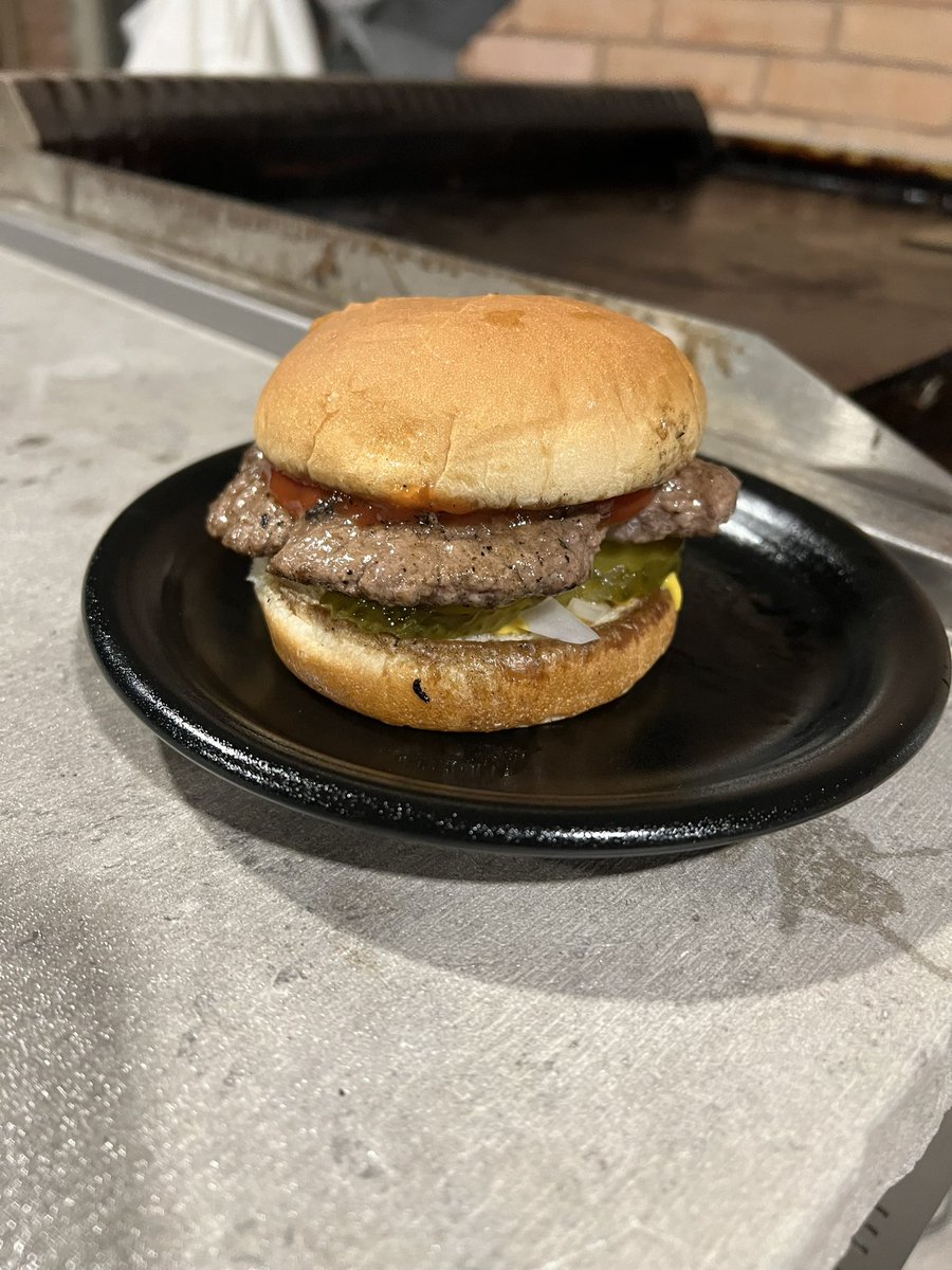 cuddlight's tweet image. Smash burger hot off the griddle @dwinger2003 @reidwinger