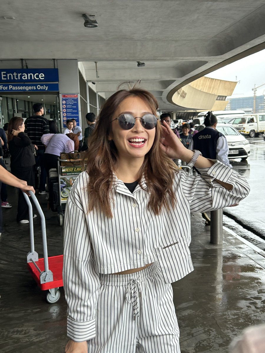 Is Hollywood ready for a PHILO-menal un/mothering? 🌹

#AVeryGoodGirlInTheUS
#AVeryGoodGirlHollywoodPremiere