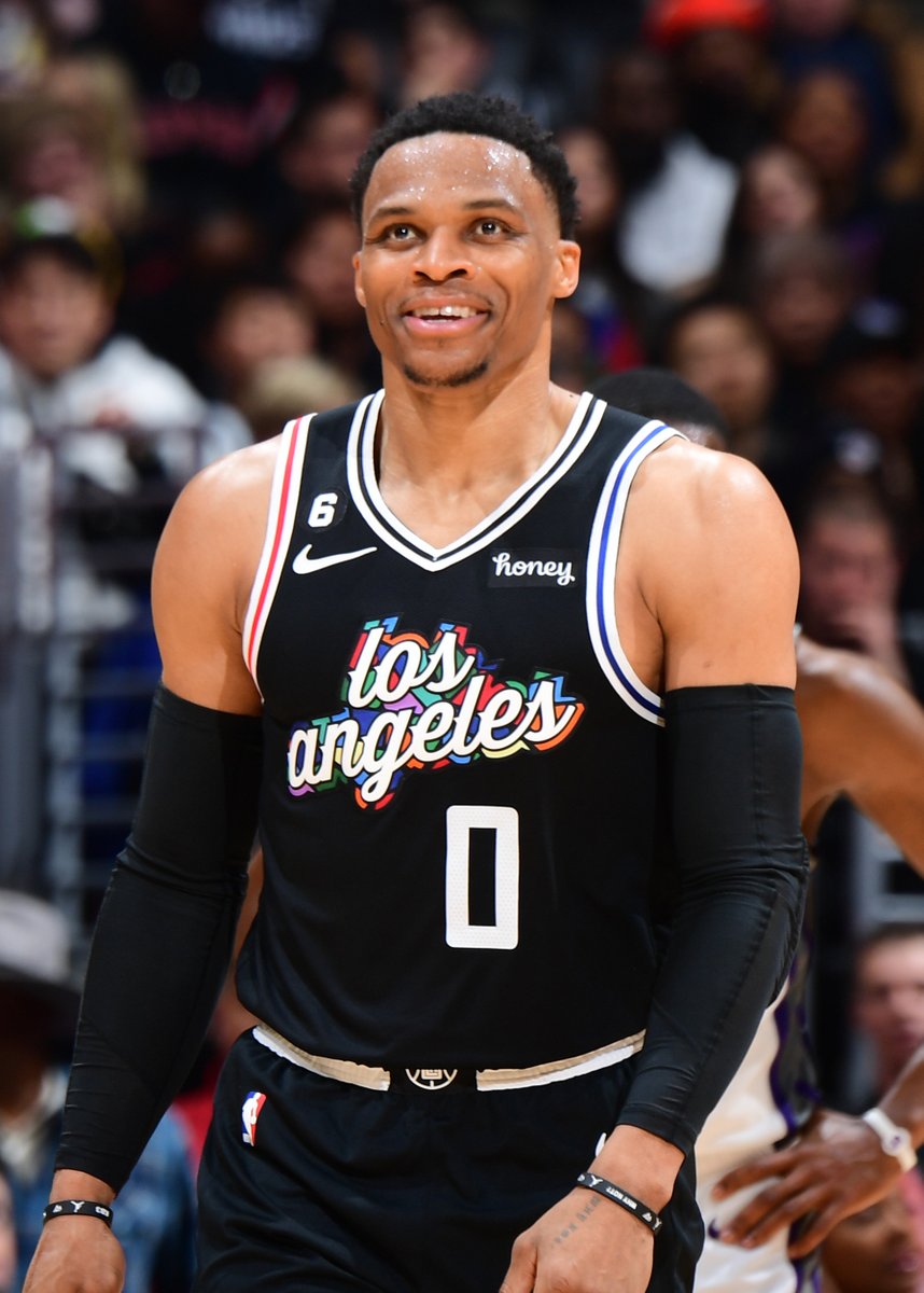 Russ gathered his Clippers teammates to workout and bond for a weekend in Las Vegas, per <a href="/AndrewGreif/">Andrew Greif</a>

He ended up buying them all an iPhone 15 Pro Max and clothing gear from his brand, Honor The Gift 🙏