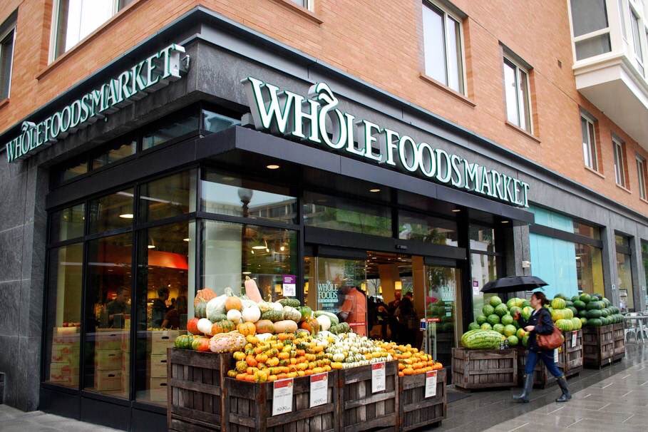 Poo_Crave's tweet photo. Emma Roberts shares she enjoys shoplifting from WholeFoods in new interview with US Weekly:

“It’s just so fucking easy haha” https://t.co/XrgQAQrEYe