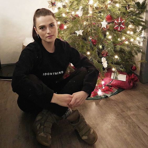 Nick_Luthor's tweet photo. Pessoas que eu obedeceria sem questionar e beijaria o chão por onde passam. Thread:

1. Katherine Elizabeth McGrath https://t.co/p4VlKp6Dcf