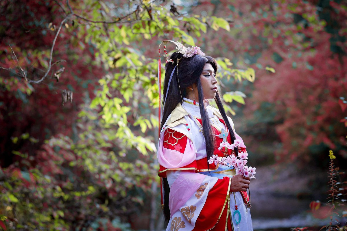 mizuho1901's tweet photo. Y’all!!! My Crown Prince photoshoot pictures came in and I can cry 🍂🍁😭😭😭 #HeavenOfficialsBlessing #xieliancosplay #tgcfcosplay #flowercrownedmartialgod #hishighnesswhopleasedthegods @morticia_mo @SincerelyMeGirl @ShyGaladriel @XP_Nightingale https://t.co/EeoNhWfeQp