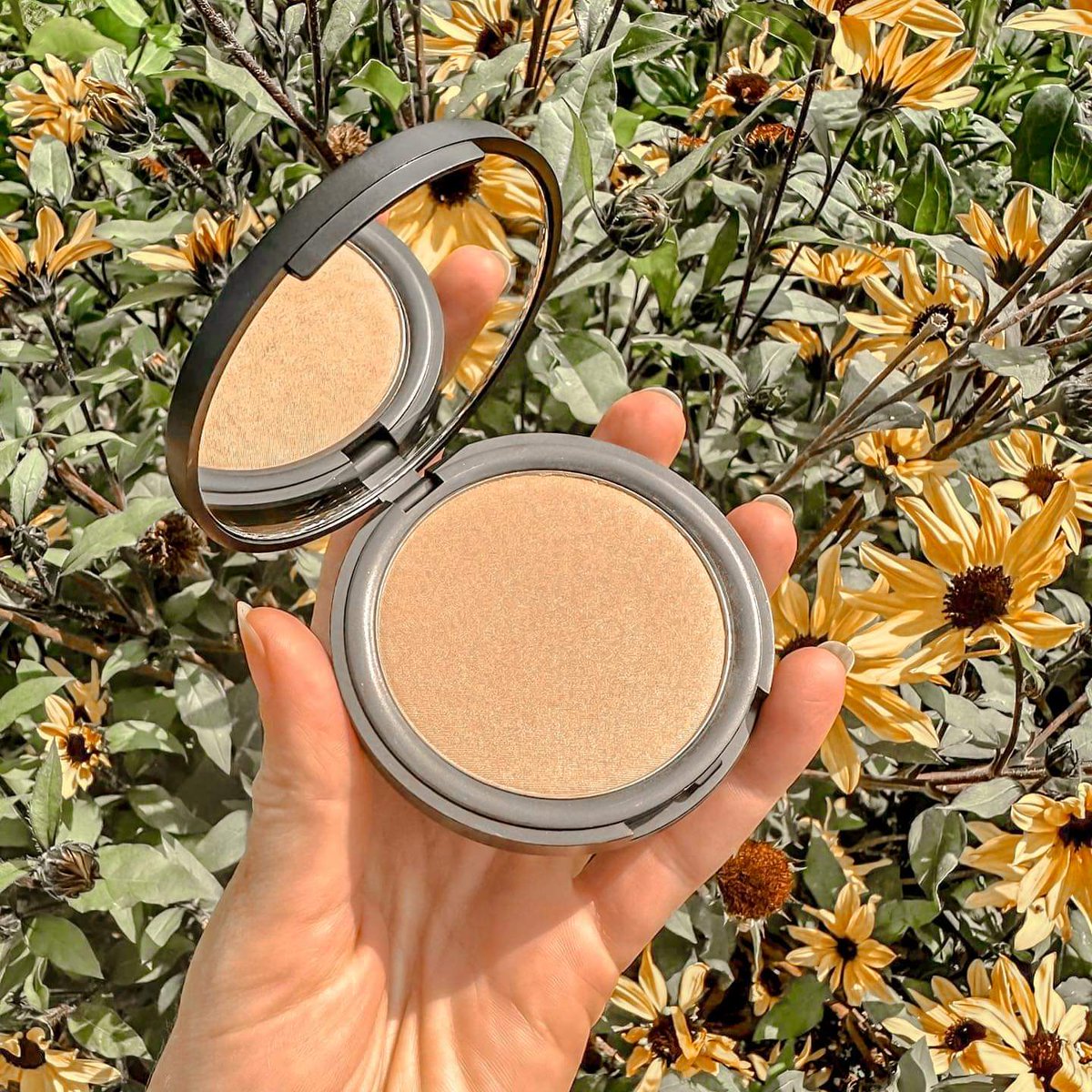 The perfect natural makeup brand doesn’t exi- yes it does! 🌿😉🙋🏼‍♀️🌼

👉🏼 Remnant. Beauty. 

Find it here: 🕊
kingdomcomehome.shop/remnant-beauty

#naturalbeauty #chemicalfreemakeup #cleanbeauty #beautytip #makeuplookideas #botanical #organicmakeup