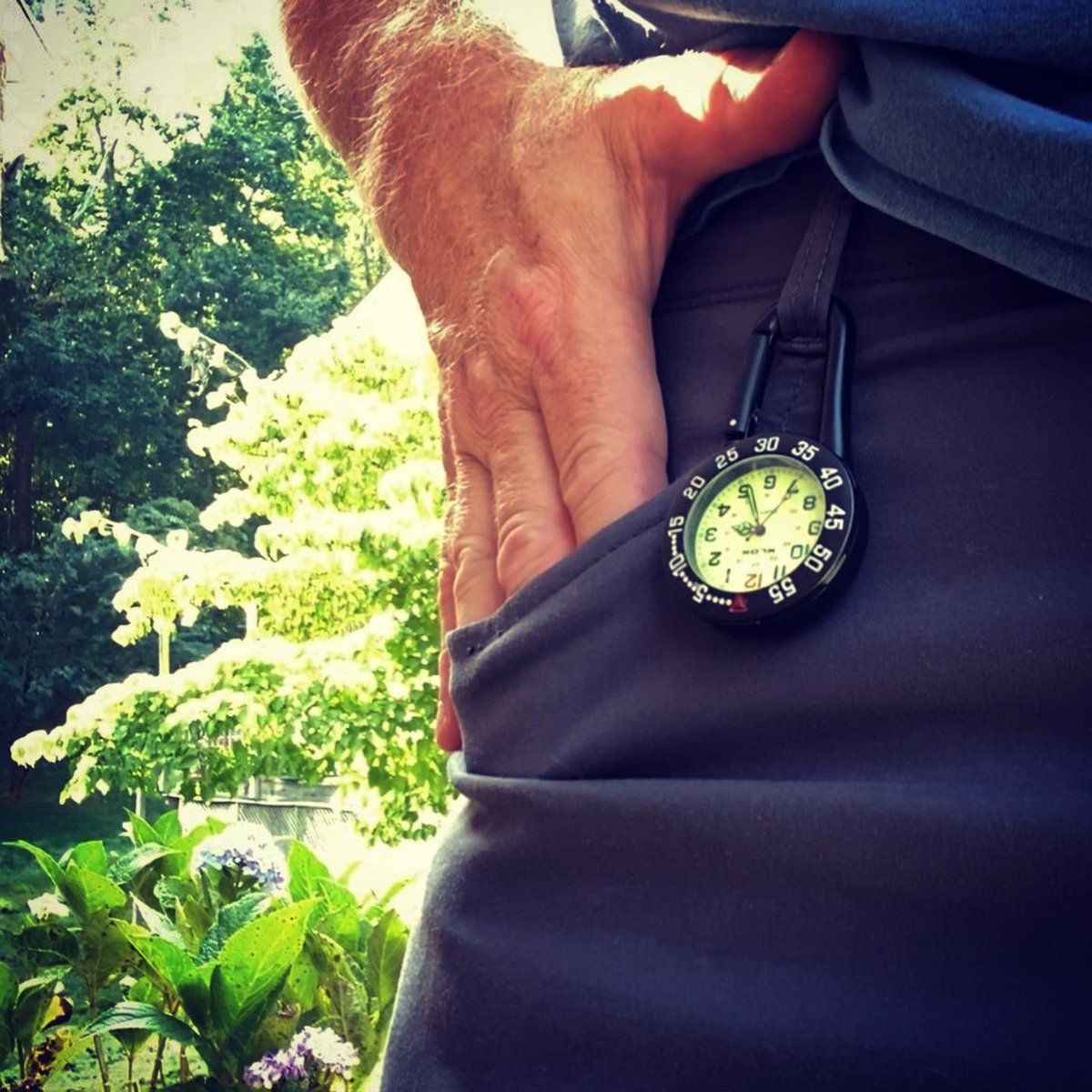 WatchWitt's tweet photo. Fun little carabiner watch! https://t.co/UuGj3iLA6y https://t.co/3iDzMEYomE
