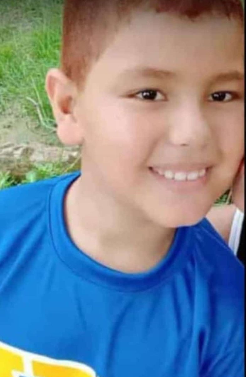 LucyPN's tweet photo. Cada vez que pienses que Lacava es un buen gobernador y creas que sería un buen presidente, recuerda el rostro de este niño bejumero que murió hoy en el Hospital Central porque no hay dinero para insumos pero sí para conciertos y artistas. 

DEP Oscar Castillo https://t.co/wKLqGHTBSh