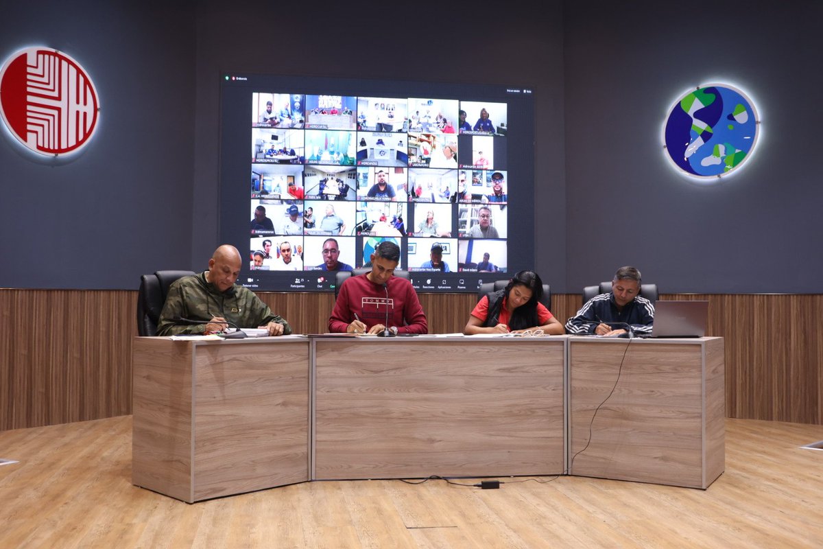 Sostuvimos videoconferencia liderada por el ministro @RMarcoTorres , con la participación de los presidentes de las hidrológicas y los responsables de la gerencia de fuentes hídricas, para revisar el avances del plan de acción.